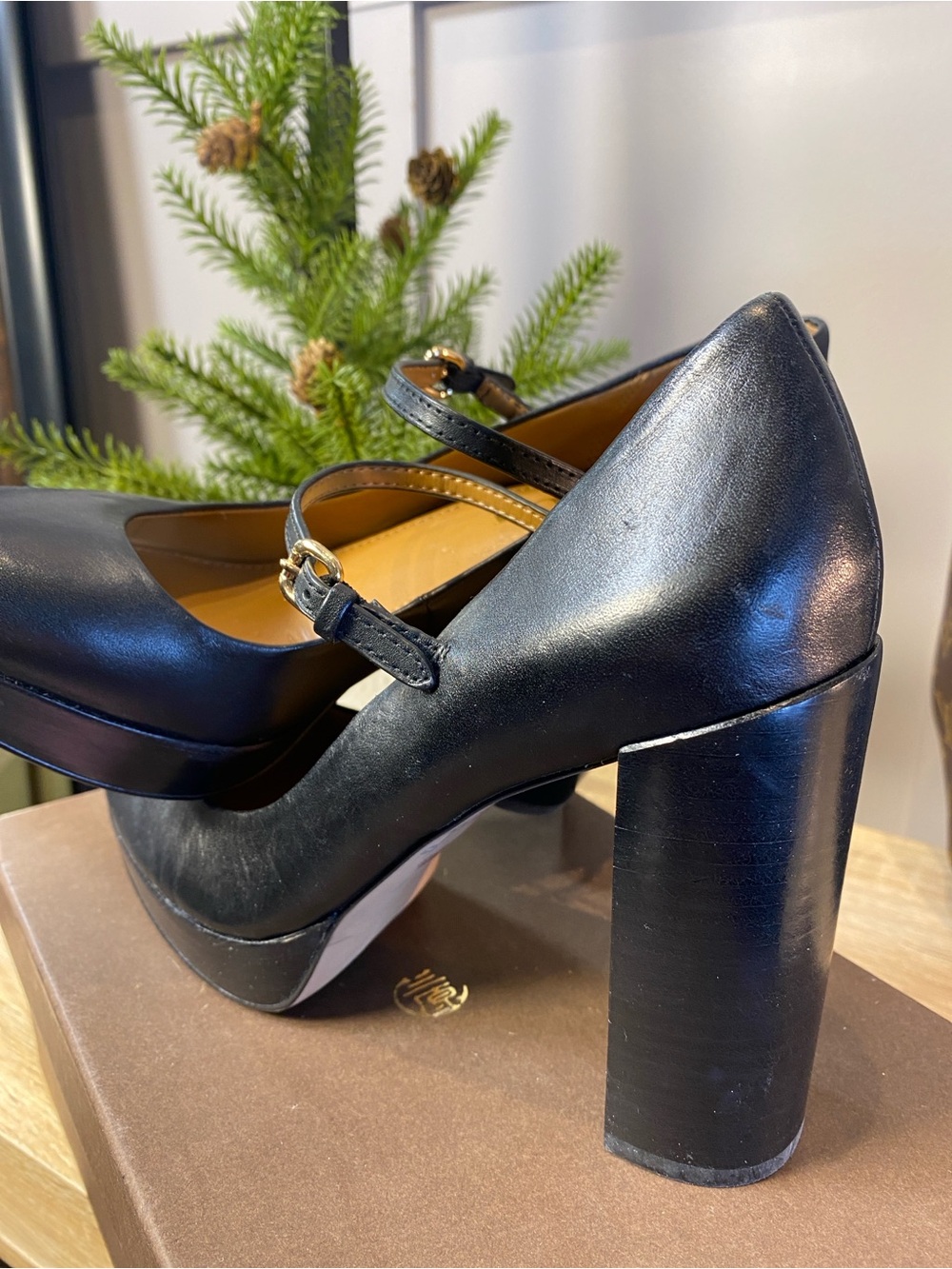 Women's Coach Black Leather Goldie Mary Jane
Platform Pumps 7.5 - Picture 7 of 13